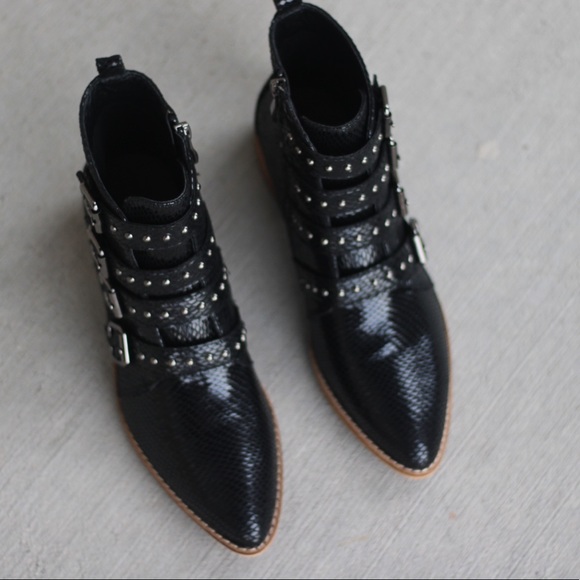 Faux Black Snakeskin bootie - Picture 4 of 7